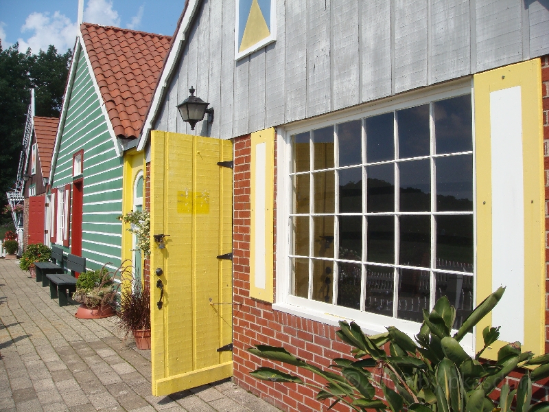 Western Michigan [2009] 508.JPG - Scenes from Windmill Island in Holland, Michigan.